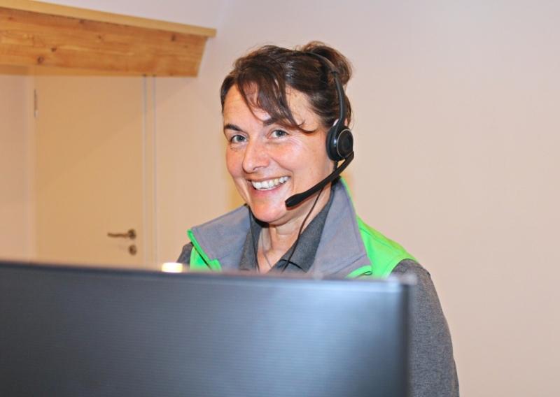 FND_Web_Kontakt_Telefon_20220804 Abgebildet ist Marion Simon | Verkauf